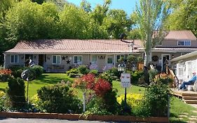 Alpaca Inn, The